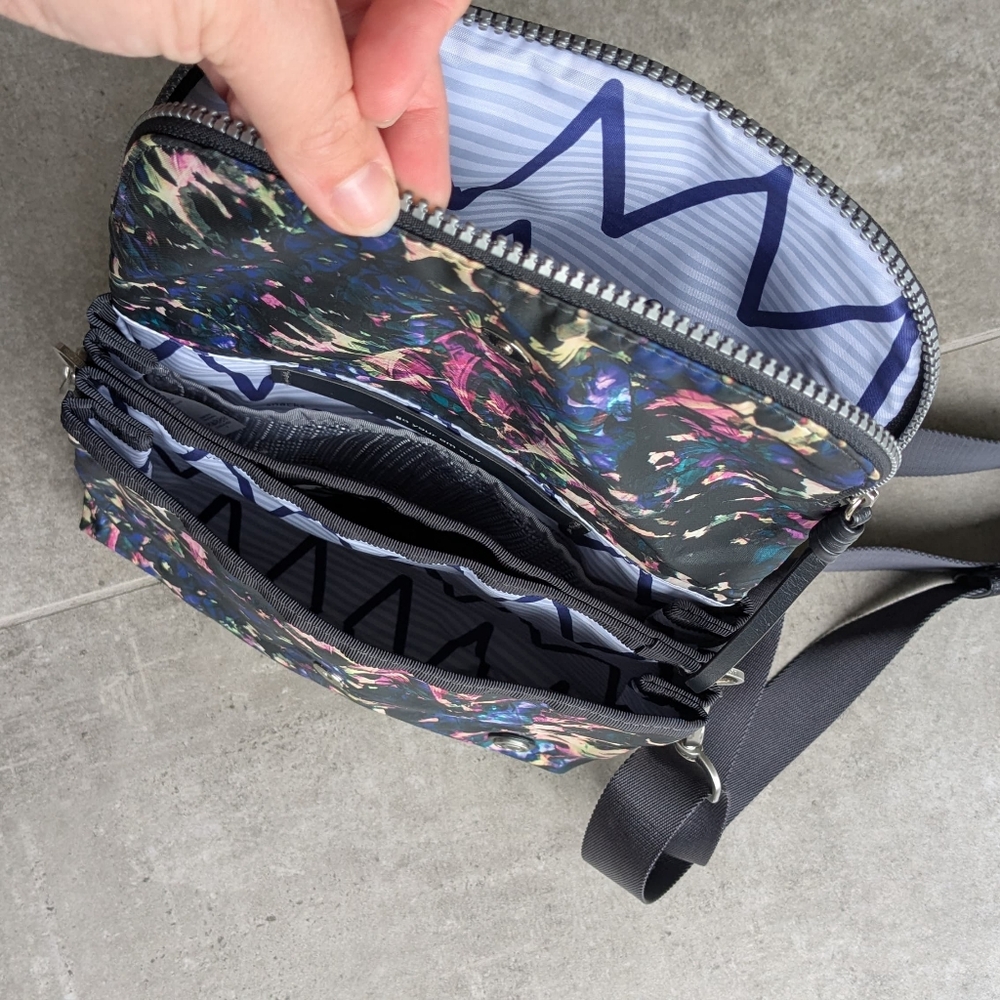 Lululemon crossbody - Picture 4 of 7